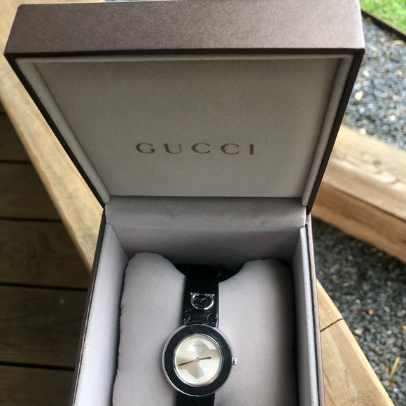 Black Gucci Watch + brown wristband & frame. - Picture 1 of 3